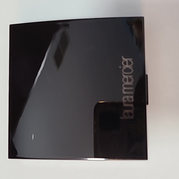 Laura Mercier Matte Radiance Baked Powder, Bronze-02, NIB - Picture 4 of 5